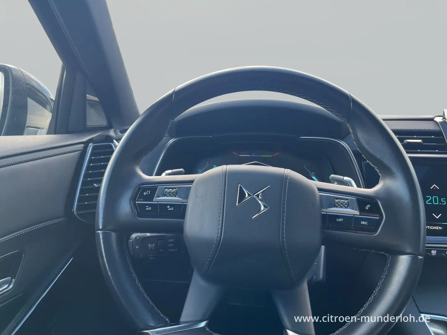 DS Automobiles  DS7 Crossback E-Tense 4x4 Louvre