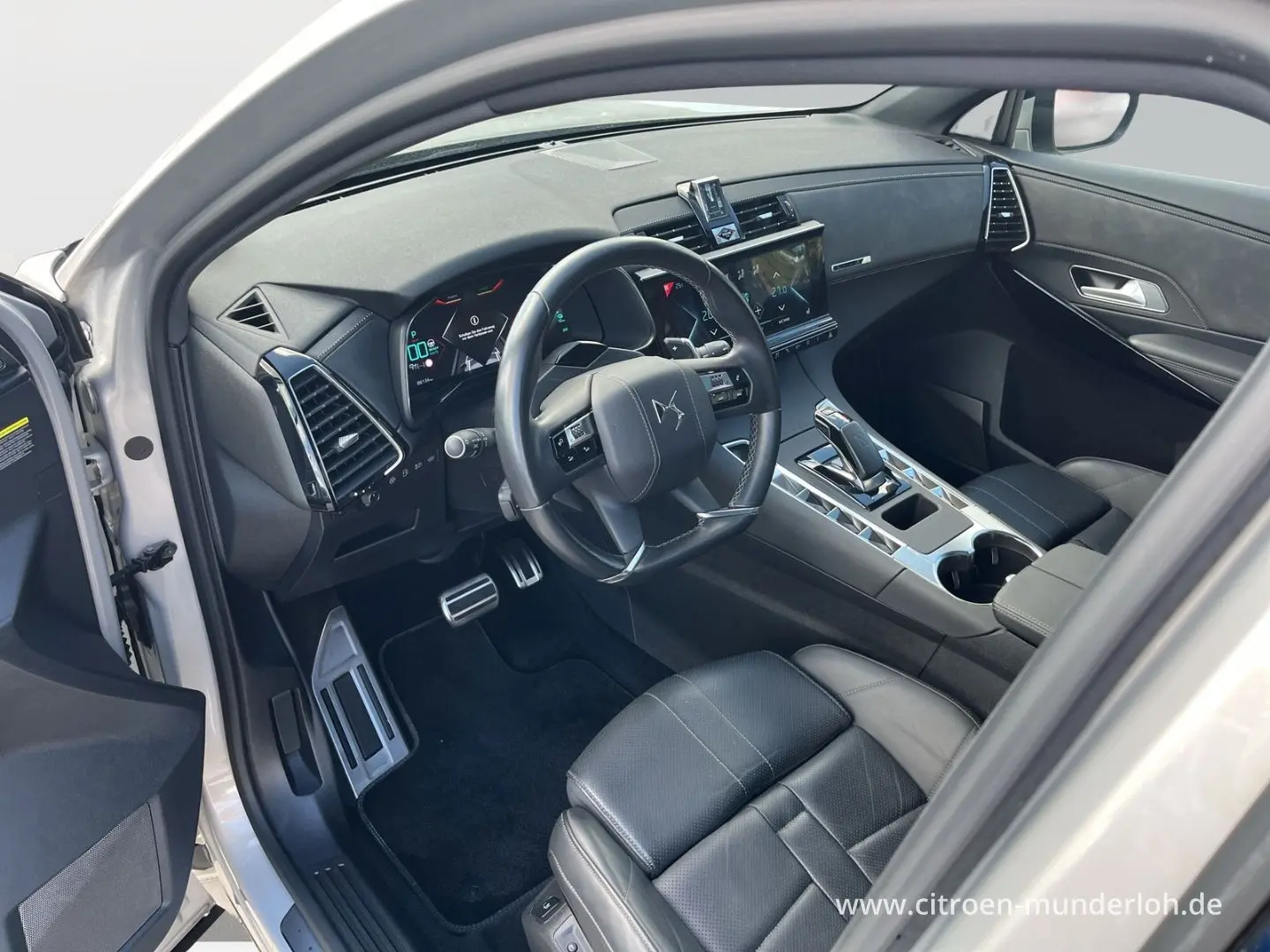 DS Automobiles  DS7 Crossback E-Tense 4x4 Louvre