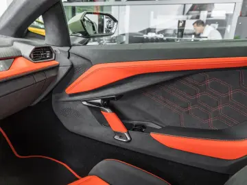Revuelto 6.5 V12/LED/CarPlay