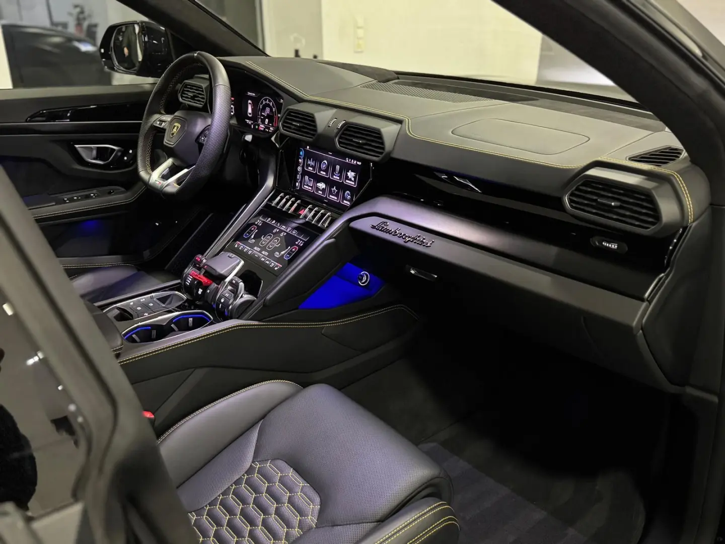 Lamborghini Urus S*StylePack*3D-B&O*23ZOLL*PANO*SOFT