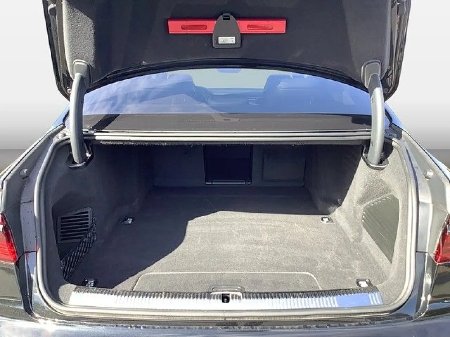 Audi A8 60TFSIe quattro S-line Matrix LED