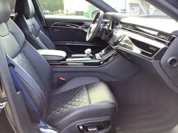 Audi A8 60TFSIe quattro S-line Matrix LED