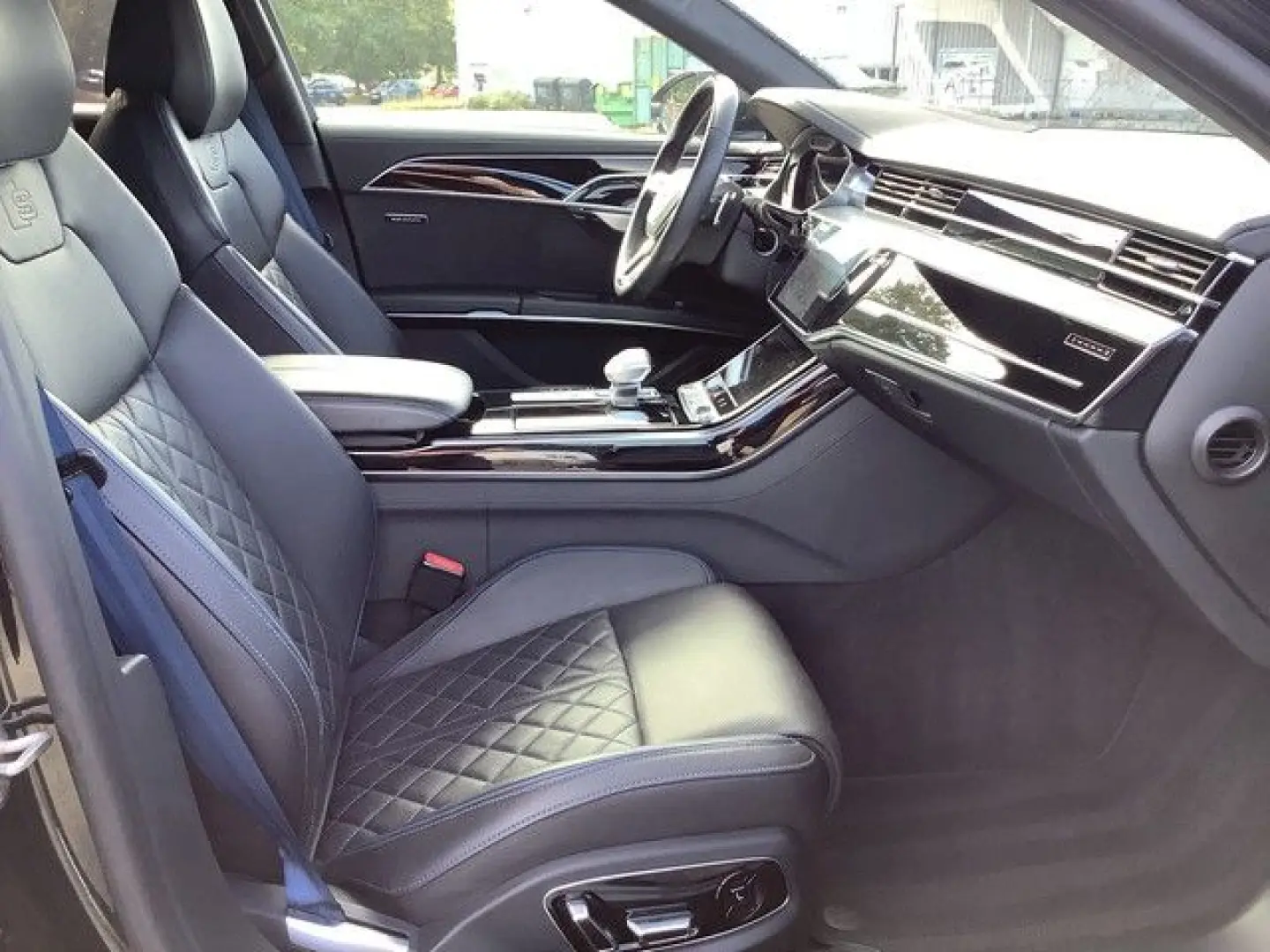 Audi A8 60TFSIe quattro S-line Matrix LED