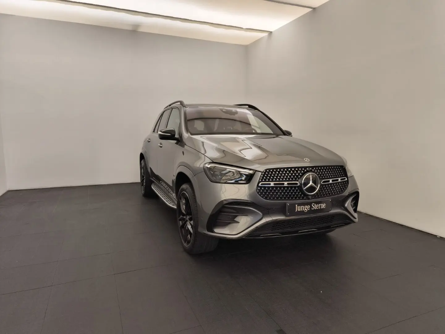 GLE 400 e 4MATIC AMG Airmatic AHK Distro Pano Ni