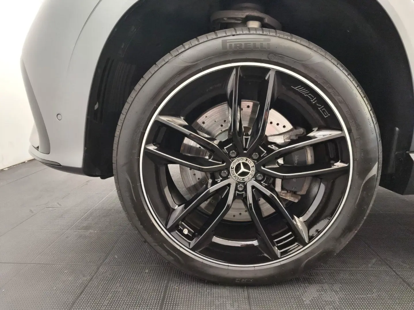 GLE 400 e 4MATIC AMG Airmatic AHK Distro Pano Ni