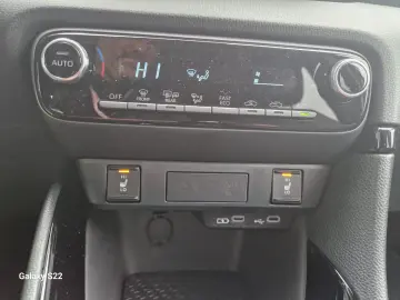 YARIS HYBRID BUSINESS