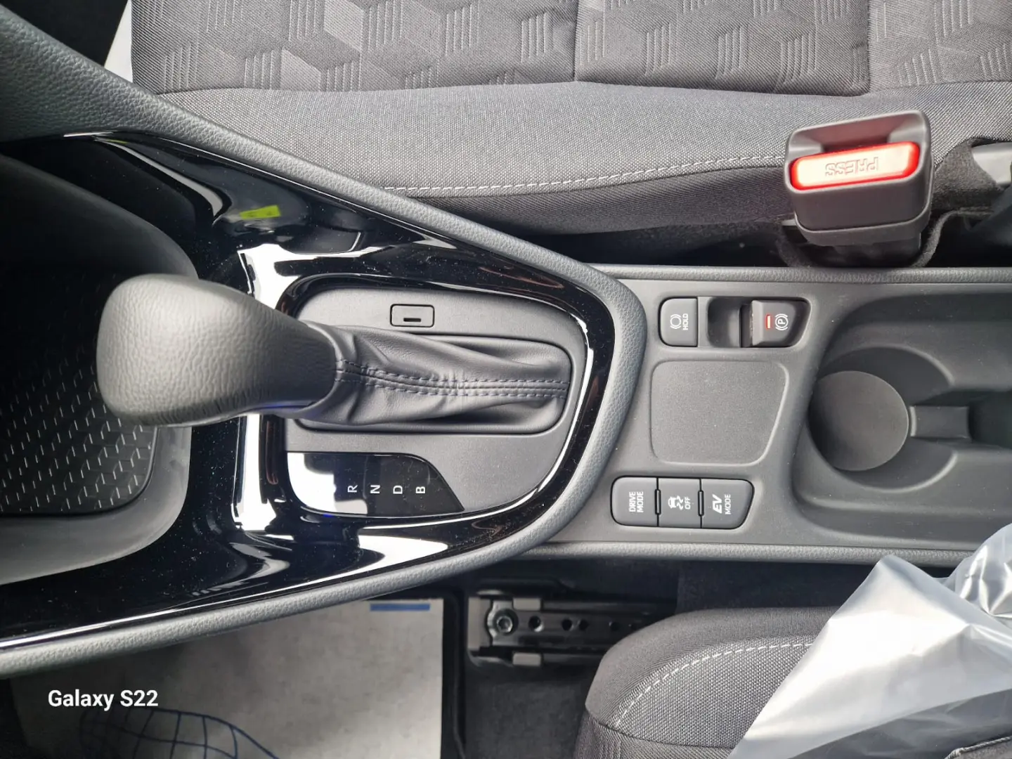 YARIS HYBRID BUSINESS