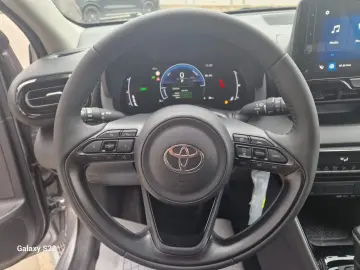 YARIS HYBRID BUSINESS
