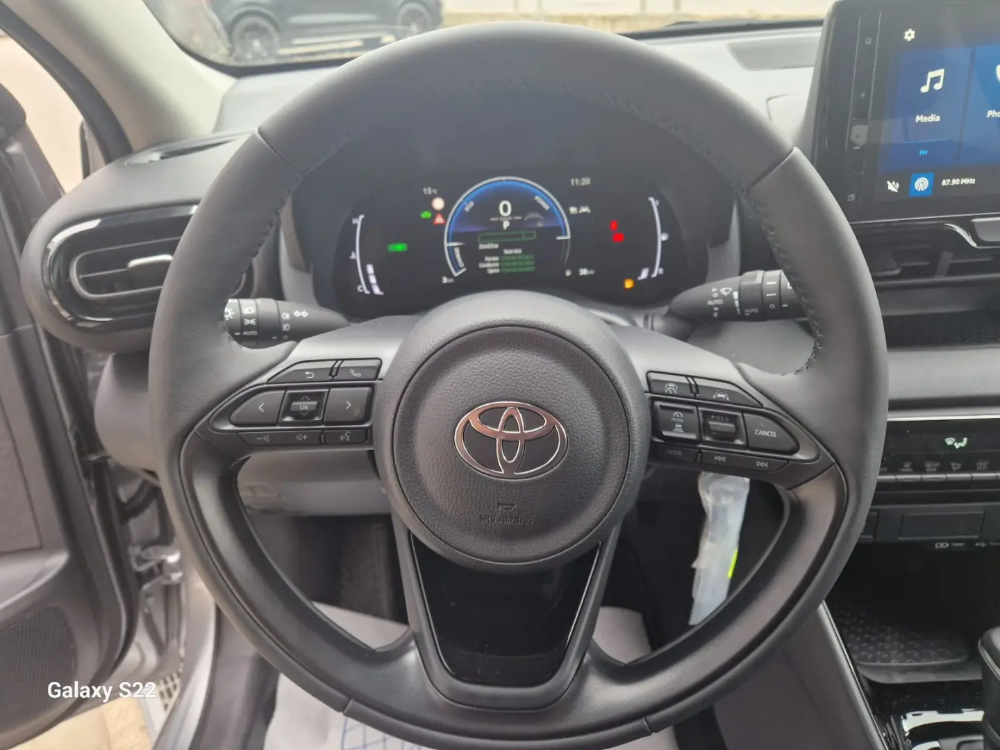 YARIS HYBRID BUSINESS
