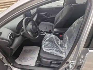 YARIS HYBRID BUSINESS