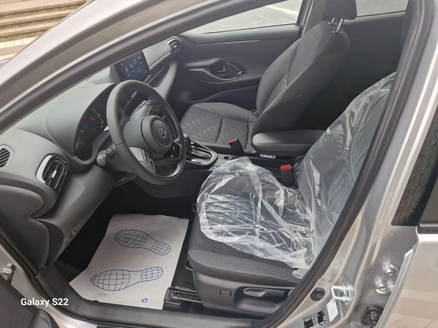 YARIS HYBRID BUSINESS
