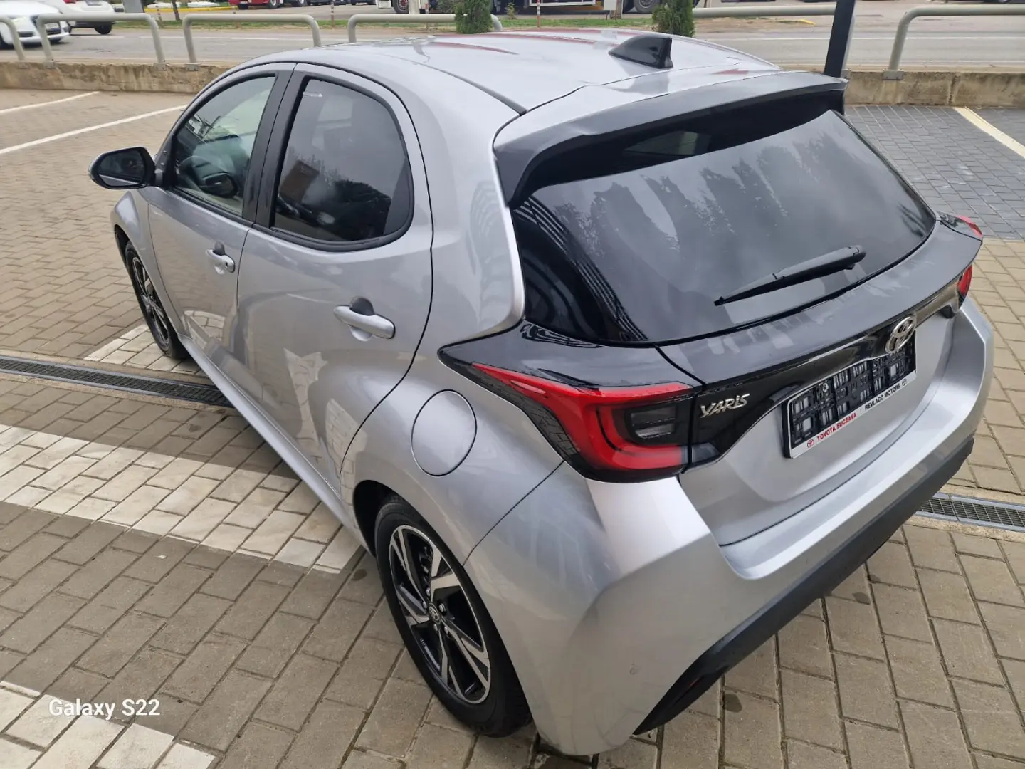 YARIS HYBRID BUSINESS
