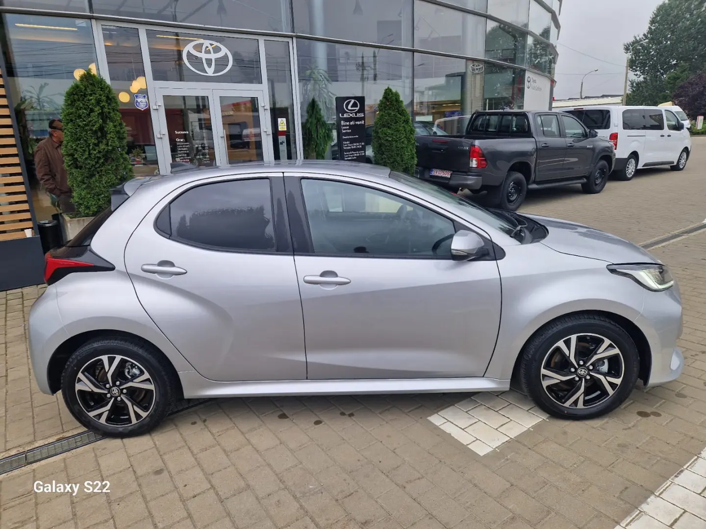 YARIS HYBRID BUSINESS