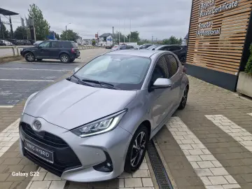 YARIS HYBRID BUSINESS