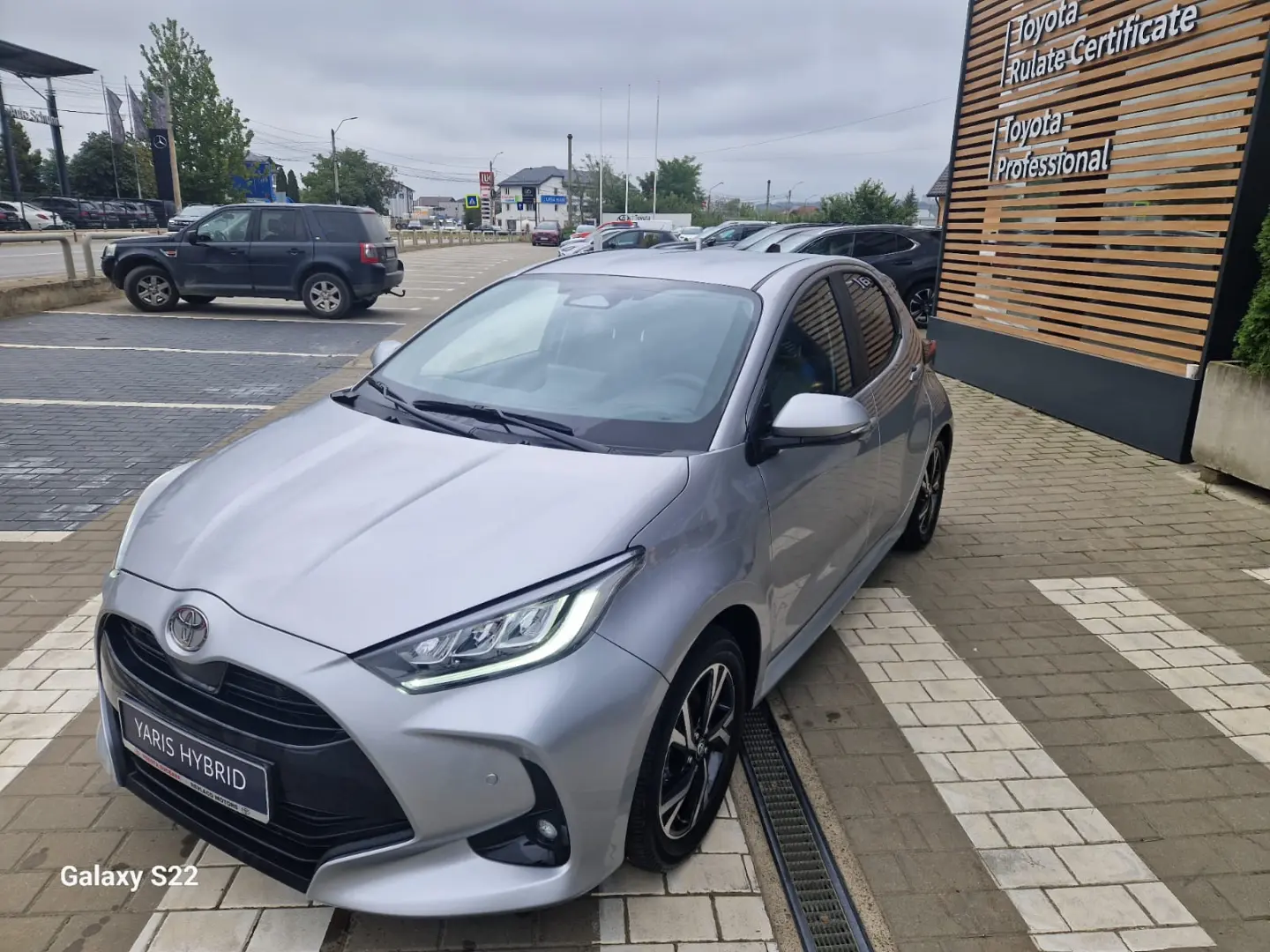 YARIS HYBRID BUSINESS