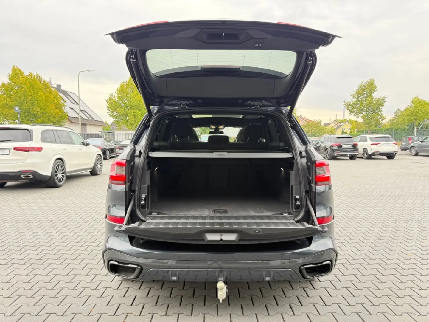 BMW X5*M50*INDIVIDUAL*3xTV*360°ACC*HUD*AHK*LASER*DAB
