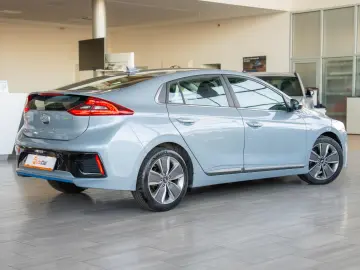 Hyundai Ioniq HYBRID 16