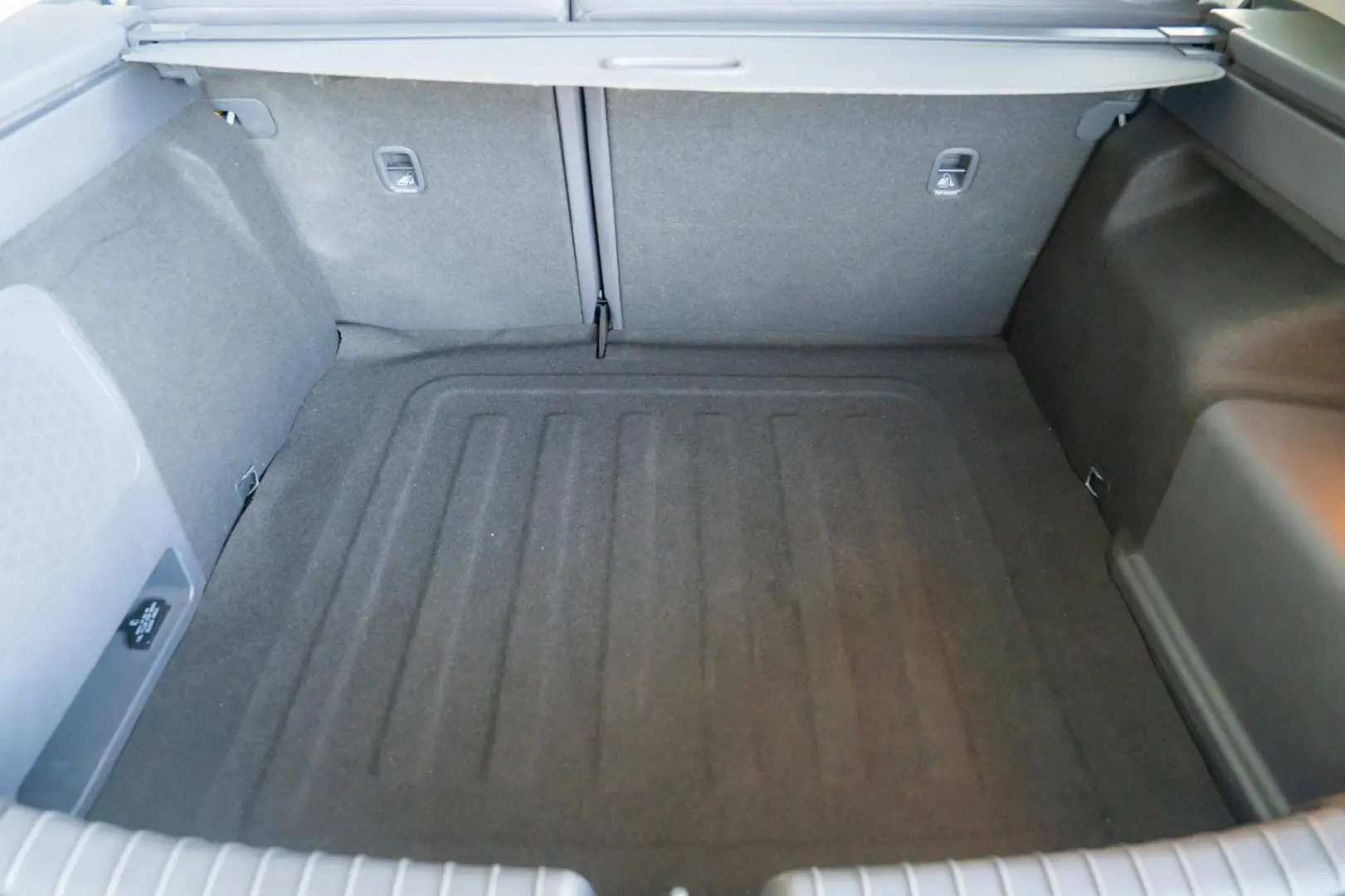 Hyundai Ioniq HYBRID 16