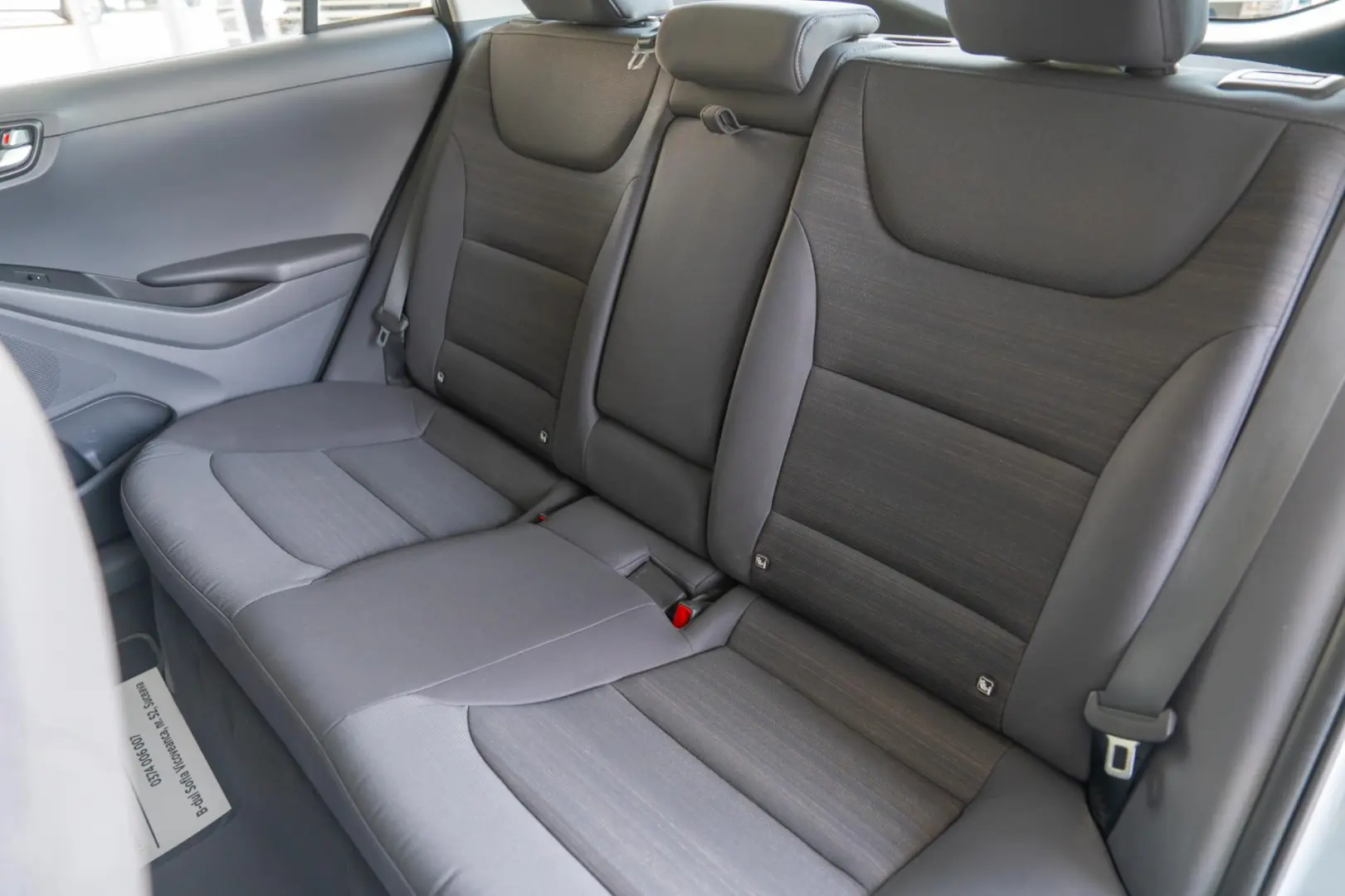 Hyundai Ioniq HYBRID 16