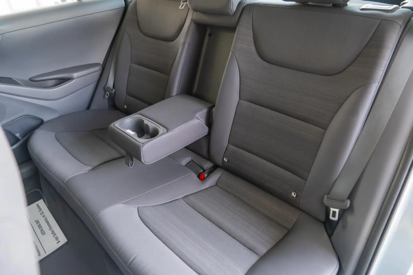 Hyundai Ioniq HYBRID 16