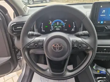 Yaris Hybrid  Dynamic