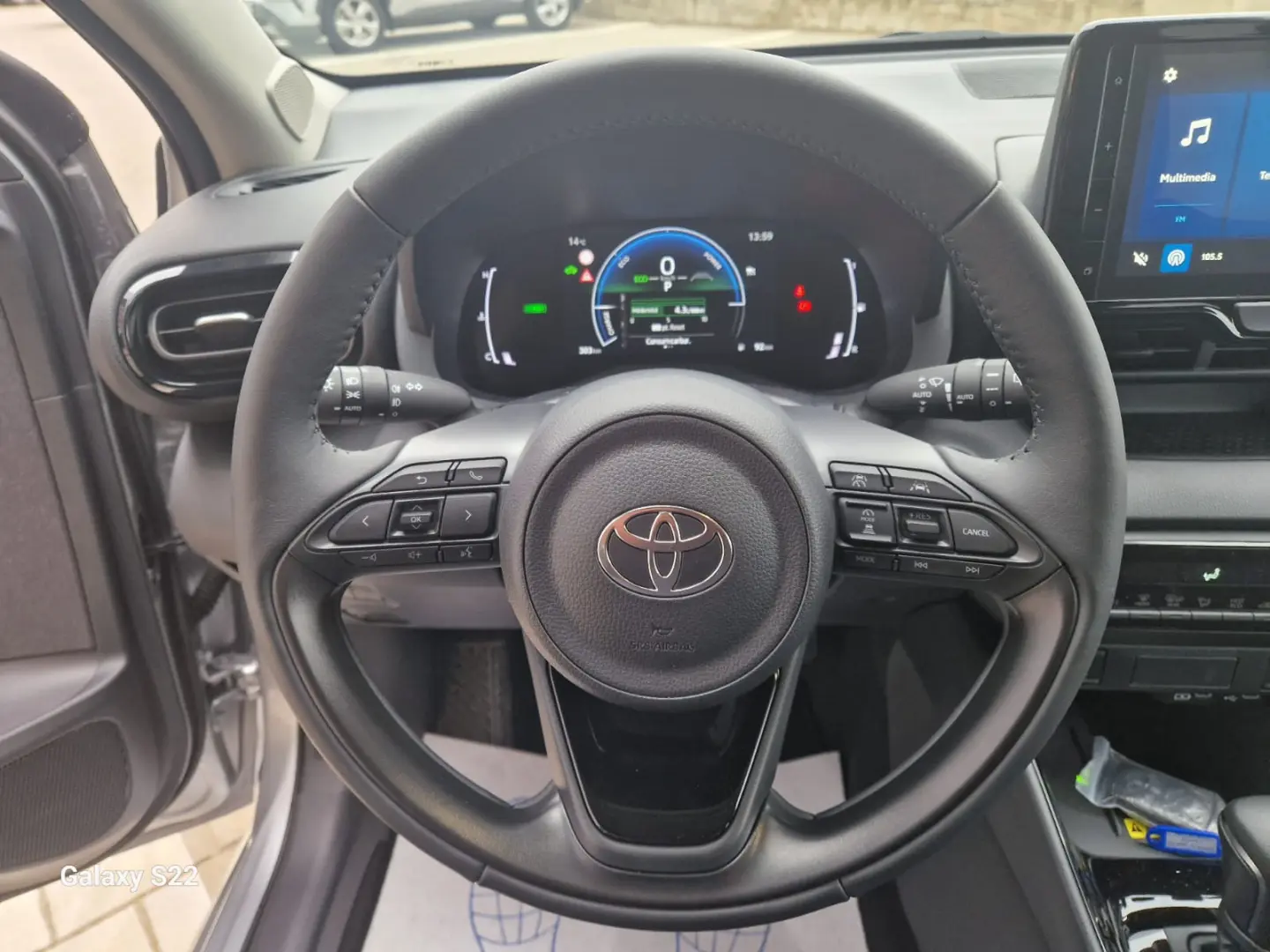 Yaris Hybrid  Dynamic