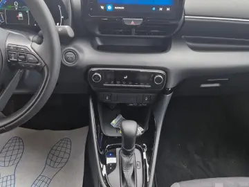 Yaris Hybrid  Dynamic