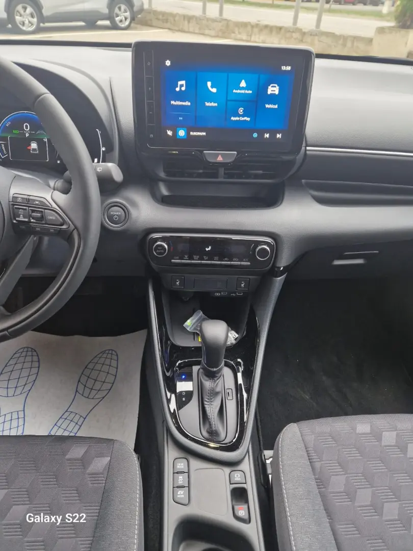 Yaris Hybrid  Dynamic