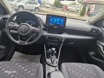Yaris Hybrid  Dynamic