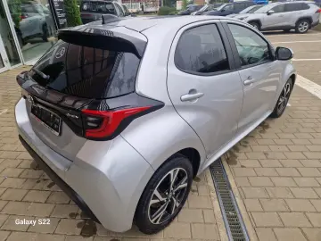 Yaris Hybrid  Dynamic