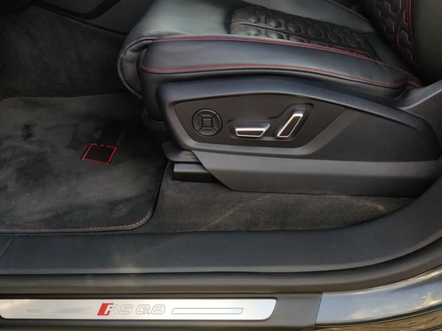 Audi RS Q8 RS-Sportabgas*Allradl.*HuD*Pano*