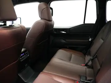 TOYOTA LAND CRUISER 250 AT LUXURY 4X4