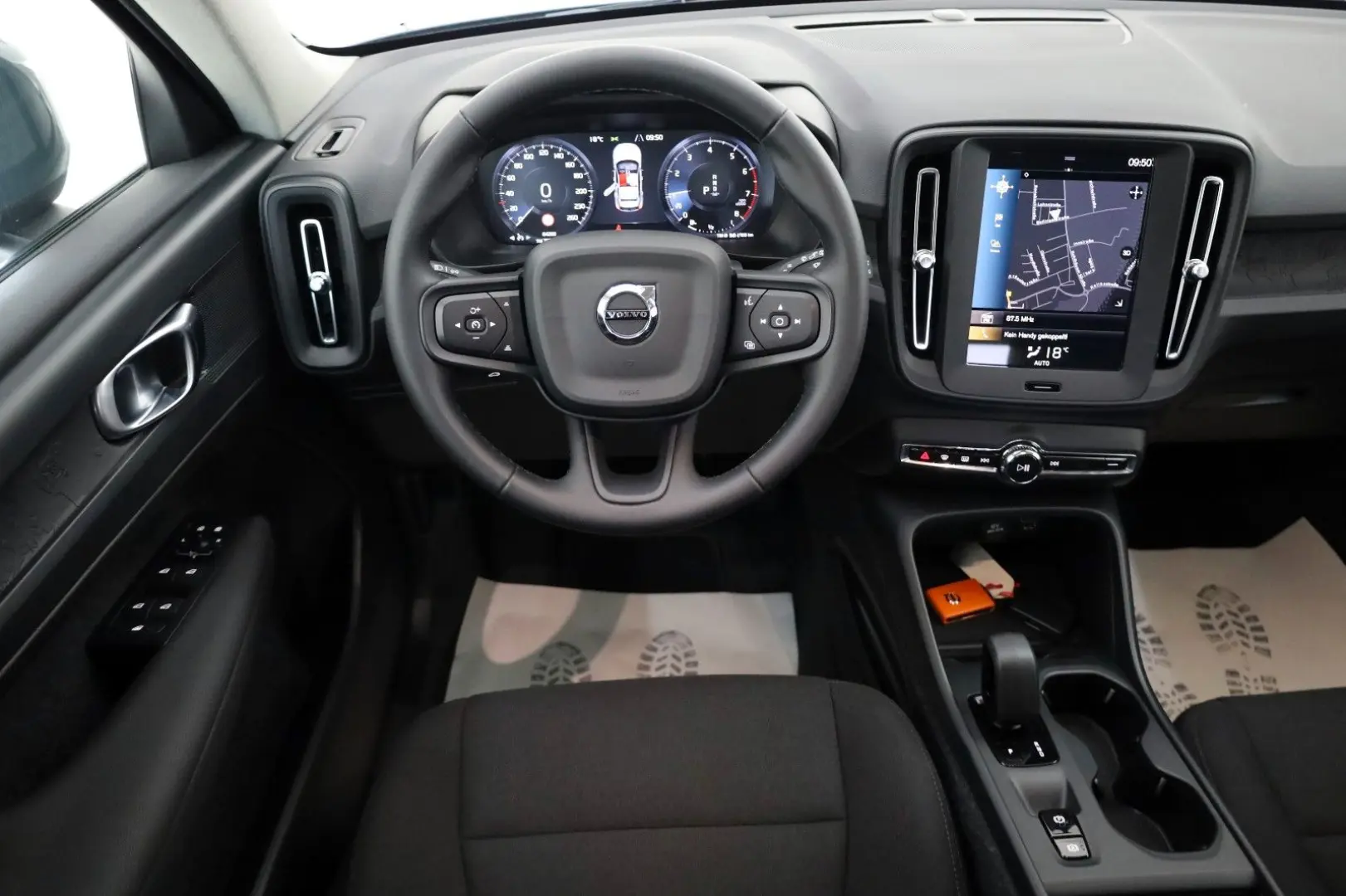 XC40 Momentum Core,Navi,LED,PDC,DAB