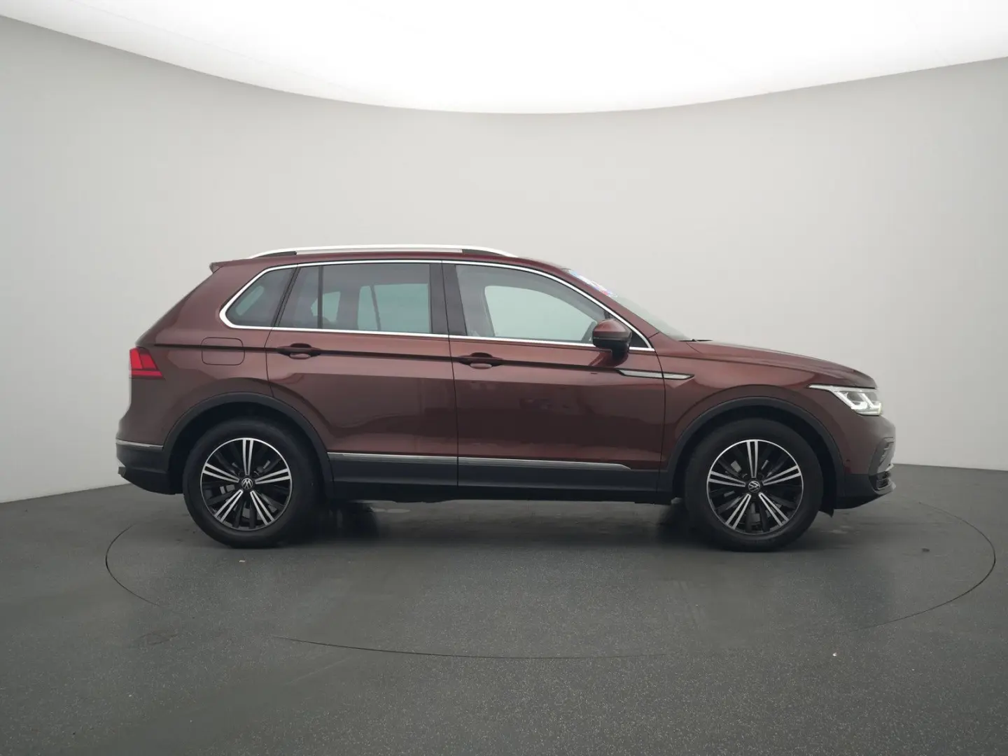 Tiguan Elegance DSG SHZ PDC KEYLESS KAM 360°