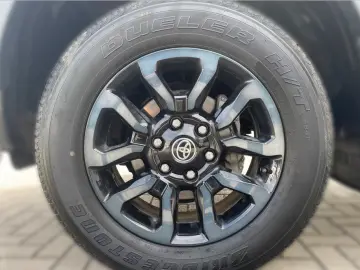 Hilux 2.8 Double Cab Invincible 4x4 ACC LED 360°