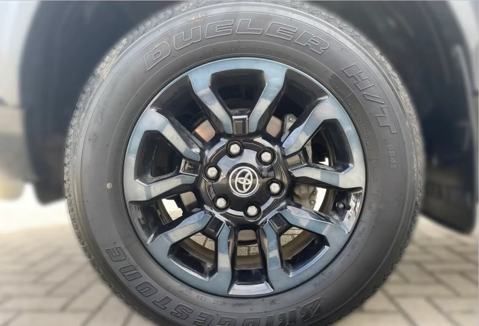 Hilux 2.8 Double Cab Invincible 4x4 ACC LED 360°