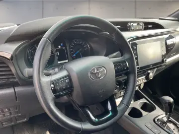 Hilux 2.8 Double Cab Invincible 4x4 ACC LED 360°