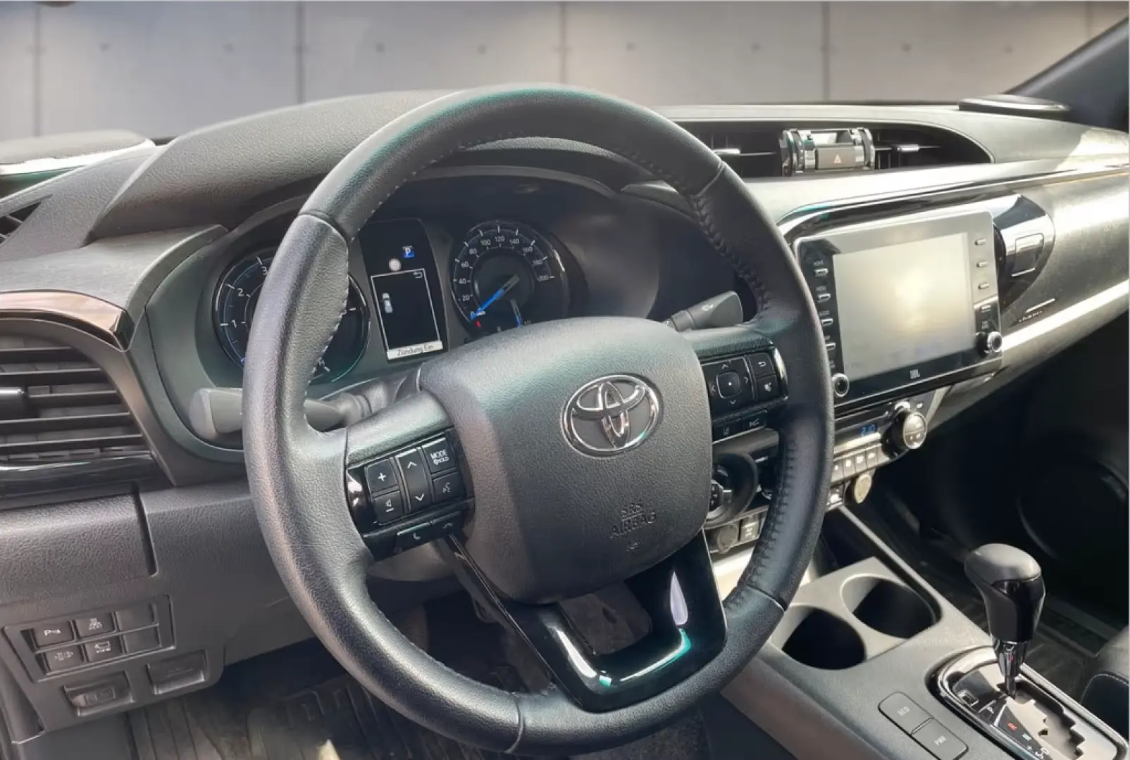 Hilux 2.8 Double Cab Invincible 4x4 ACC LED 360°