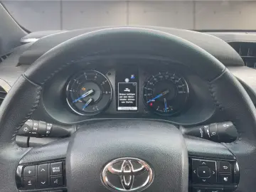 Hilux 2.8 Double Cab Invincible 4x4 ACC LED 360°