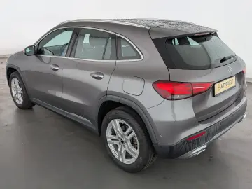 GLA 180 Progressive NAVI+PDC+SHZ+ACC+Distronic