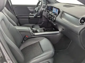 GLA 180 Progressive NAVI+PDC+SHZ+ACC+Distronic