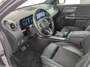 GLA 180 Progressive NAVI+PDC+SHZ+ACC+Distronic