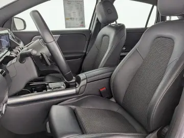 GLA 180 Progressive NAVI+PDC+SHZ+ACC+Distronic