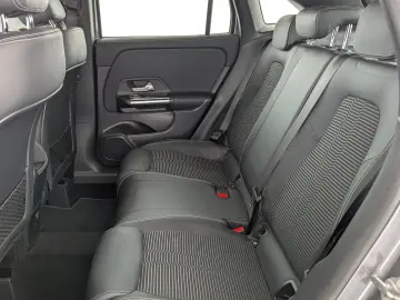 GLA 180 Progressive NAVI+PDC+SHZ+ACC+Distronic