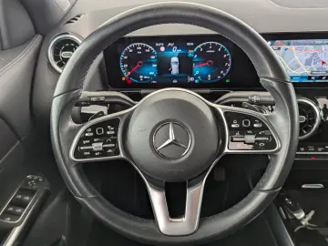 GLA 180 Progressive NAVI+PDC+SHZ+ACC+Distronic