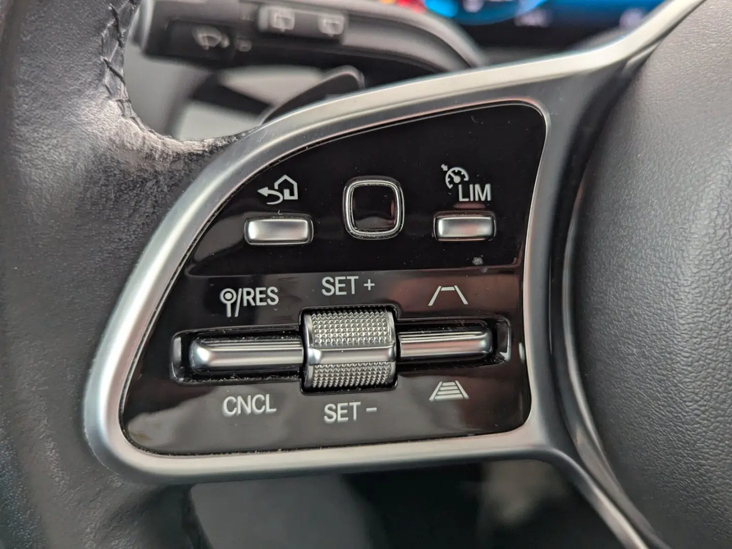 GLA 180 Progressive NAVI+PDC+SHZ+ACC+Distronic