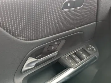 GLA 180 Progressive NAVI+PDC+SHZ+ACC+Distronic