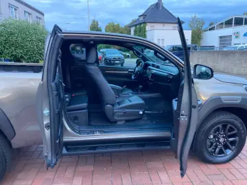 Toyota Hilux Extra Cab Invincible