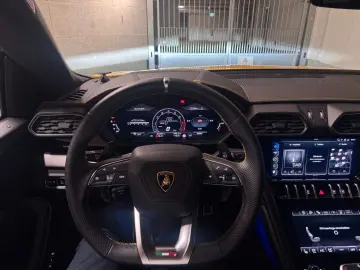 URUS S B&O HUD PANO Q-CITURA 2024 ON STOCK