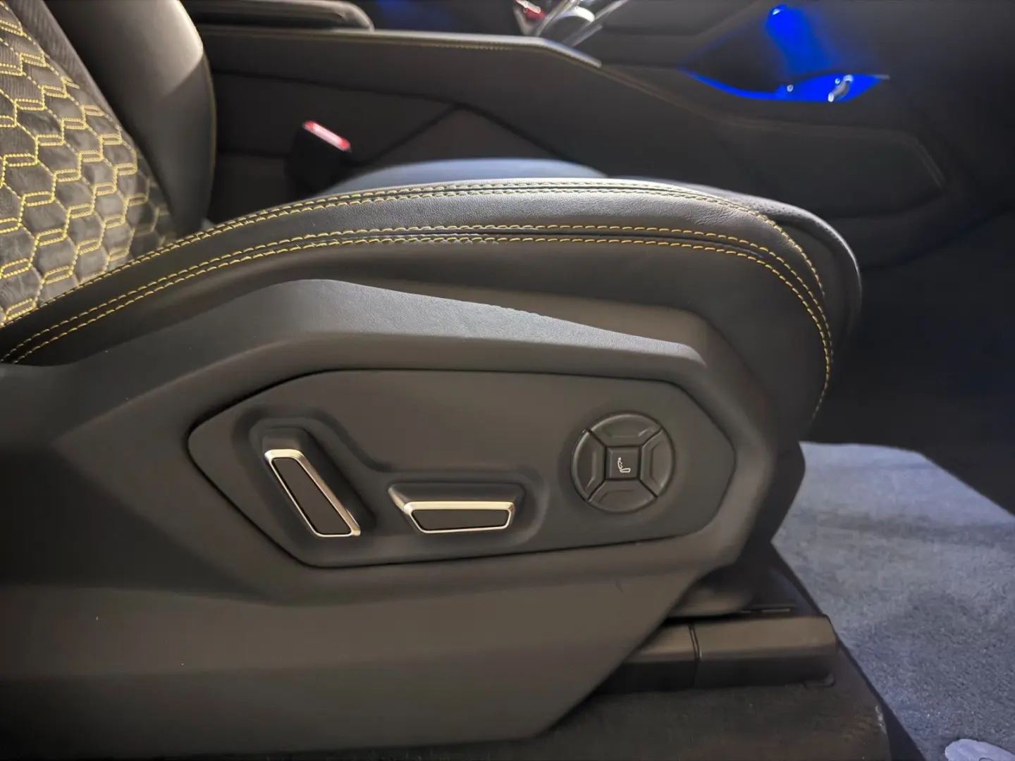 URUS S B&O HUD PANO Q-CITURA 2024 ON STOCK